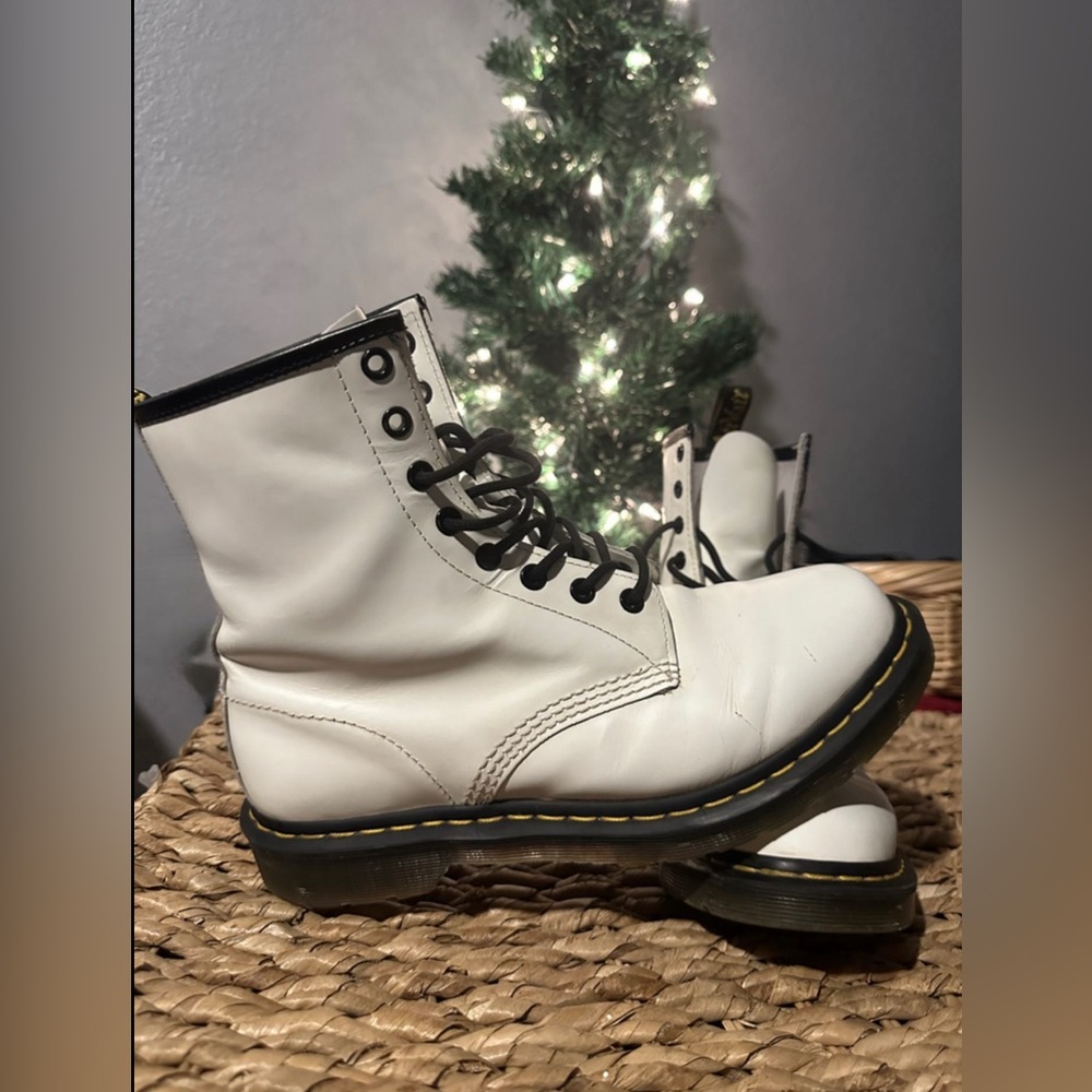 Dr Martens Boots sz 9 women’s sz 7 men’s